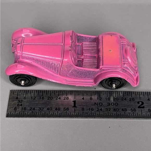 Tootsie Toy MG Roadster Pink - Picture 3 of 7